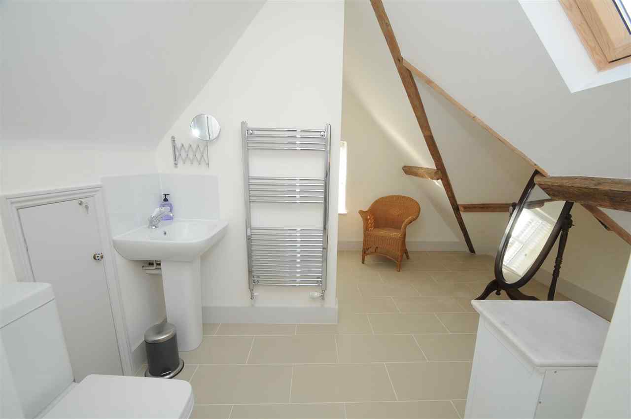 resized-2349823-Quay House Second floor family bedroom En-suite.jpg